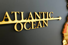 Φόρτωση εικόνας στο εργαλείο προβολής Συλλογής, Ξύλινος τρισδιάστατος παγκόσμιος χάρτης σε plexiglass - (203 x 130) / Με ονόματα