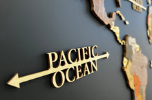 Φόρτωση εικόνας στο εργαλείο προβολής Συλλογής, Ξύλινος τρισδιάστατος παγκόσμιος χάρτης σε plexiglass - (203 x 130) / Με ονόματα